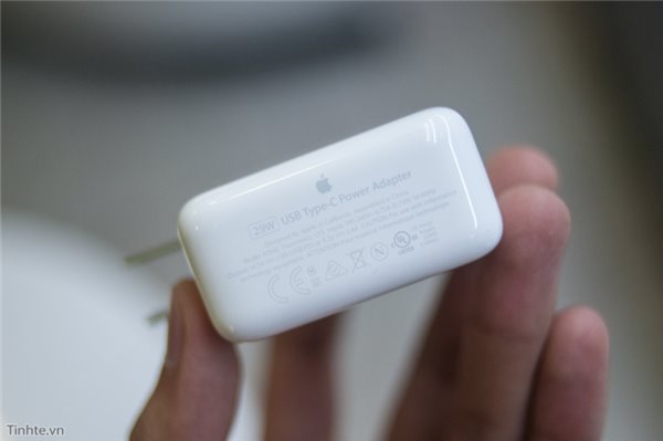 上市前偷跑了！蘋果12寸全新MacBook開箱