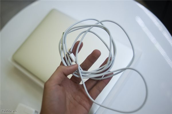 上市前偷跑了！蘋果12寸全新MacBook開箱