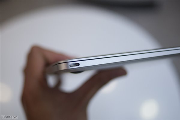 上市前偷跑了！蘋果12寸全新MacBook開箱