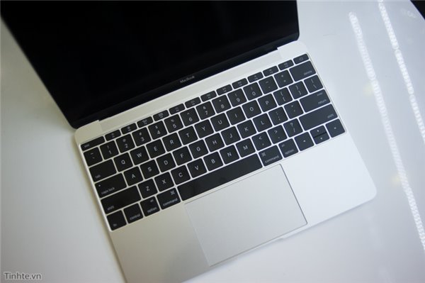 上市前偷跑了！蘋果12寸全新MacBook開箱
