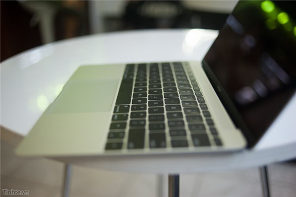 上市前偷跑了！蘋果12寸全新MacBook開箱