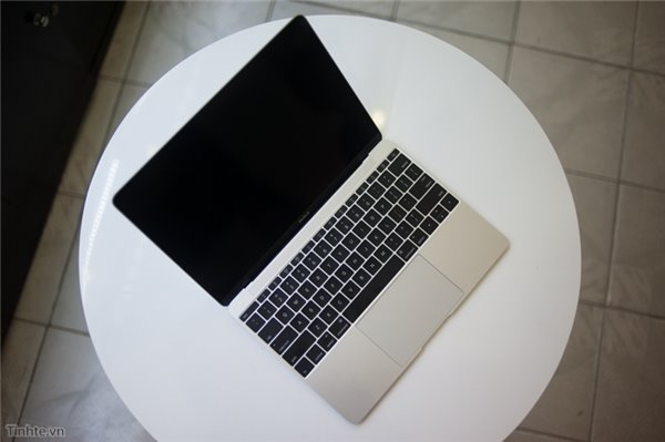 上市前偷跑了！蘋果12寸全新MacBook開箱