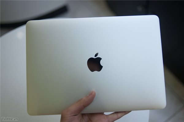 上市前偷跑了！蘋果12寸全新MacBook開箱