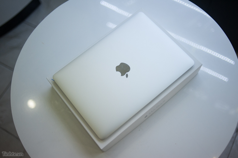 上市前偷跑了！蘋果12寸全新MacBook開箱