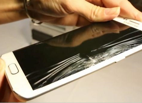 蘋(píng)果笑了！Galaxy S6比iPhone 6更容易彎