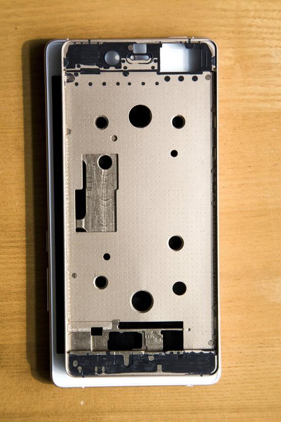 無邊框碾壓樂視！nubia Z9再曝真機(jī)照