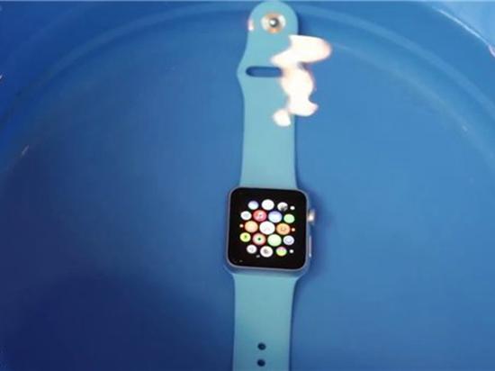 造嗎？你可以戴著你的Apple Watch洗澡