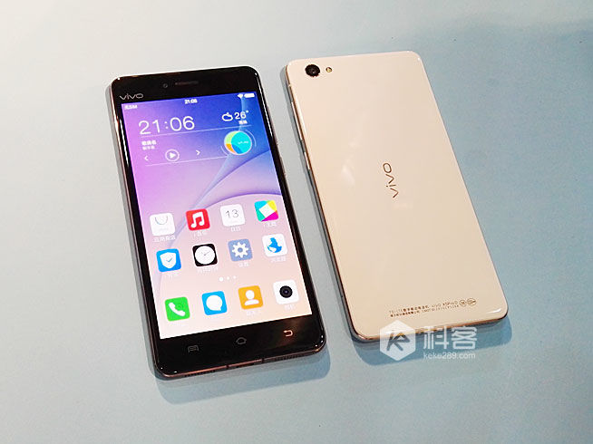 雙2.5D弧面玻璃，vivo X5Pro上手實拍