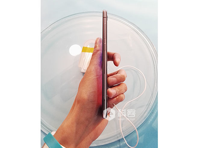 雙2.5D弧面玻璃，vivo X5Pro上手實拍