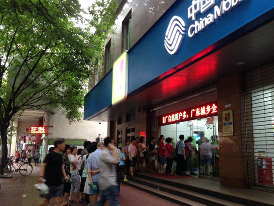 登記實(shí)名用戶擠爆營業(yè)廳 沒收到短信先別去