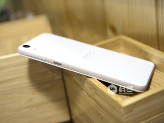 雙1300萬(wàn)鏡頭 自拍更強(qiáng)悍，HTC D826w圖賞