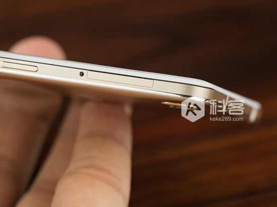 悶聲發(fā)大財，OPPO R7線下熱賣100萬臺