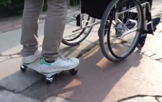 平衡車再遇強敵，世界最小代步車面世