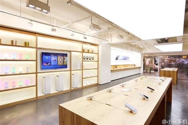 小米實體店賣手機，面對魅族/華為有何勝算？