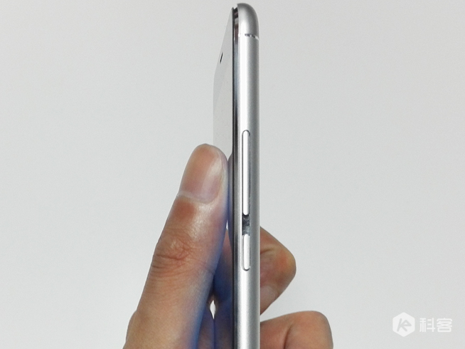 還以為iPhone又發布了，魅族PRO 5上手圖賞