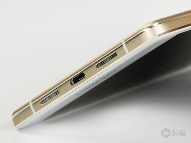 長續航配搭閃充的完美結合：OPPO R7s評測