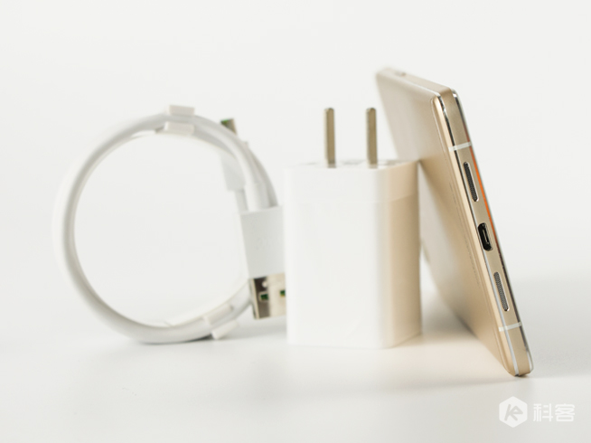 長續航配搭閃充的完美結合：OPPO R7s評測