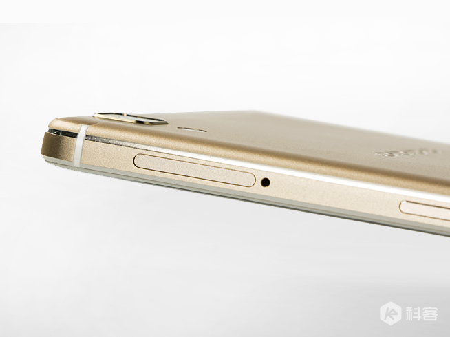 長續航配搭閃充的完美結合：OPPO R7s評測