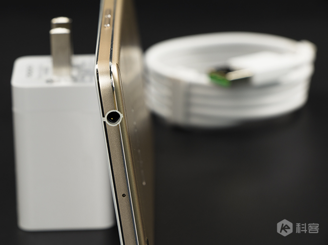長續航配搭閃充的完美結合：OPPO R7s評測