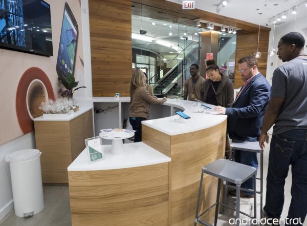 摩托羅拉唯一實體店：純木材質，情懷滿滿