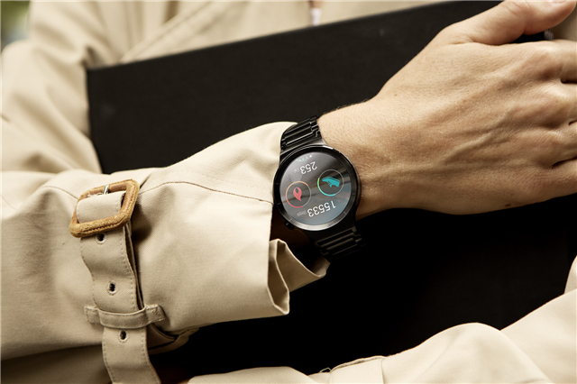 科客晚報 美艷華為WATCH國內(nèi)發(fā)布，49元電信3G流量卡