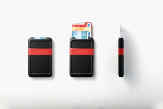 Pocket：這款移動電源還有錢包功能！
