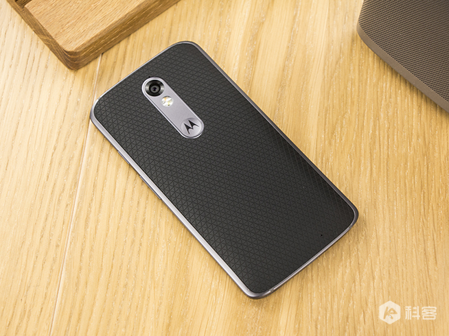 嗨科技：讓我們來(lái)摔摔看 Moto X 極上手評(píng)測(cè)