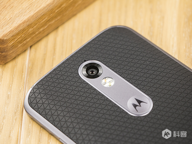 嗨科技：讓我們來(lái)摔摔看 Moto X 極上手評(píng)測(cè)