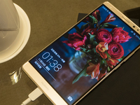  ?華為調侃iPhone因低溫罷工，Mate 8完爆它！