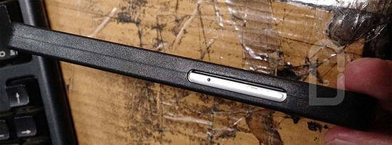 LG G5真機(jī)照曝光：似乎不再?gòu)潖澋牧?/></p><p>　　但說(shuō)句實(shí)話，如果這就是LG G5的話，科客表示略失望。雖然它各個(gè)方面都跟上了所謂的旗艦水平，但似乎失去了自己的特色。LG G4在上市后變因彎曲的屏幕以及較高的成像水平大獲好評(píng)，雖然由于不支持指紋識(shí)別、處理器并非旗艦級(jí)別等原因也讓消費(fèi)者略有不滿，但至少它有辨識(shí)度較高的外觀設(shè)計(jì)。</p><p><strong>　　</strong>當(dāng)然了，這次曝光的所謂真機(jī)照不一定是LG G5最終版，說(shuō)不定到時(shí)候還能有點(diǎn)小驚喜呢。<strong>關(guān)注科客網(wǎng)官方微信kekebat，獲取更多精彩資訊。</strong>（文/Alice）</p>			
			
			<!---->
		    
                    <!-- 新聞詳情頁(yè)底部轉(zhuǎn)載/原文聲明 -->
                    <div   id=