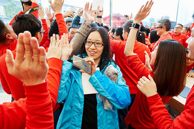 視頻：Apple Store開業 廣州果粉到底有多high