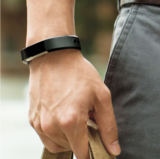 不怕吐槽了！Fitbit也走時尚路線推Alta智能手環(huán)