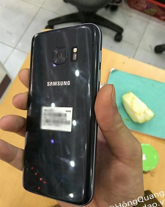 三星Galaxy S7真機曝光：濃濃的塑膠味