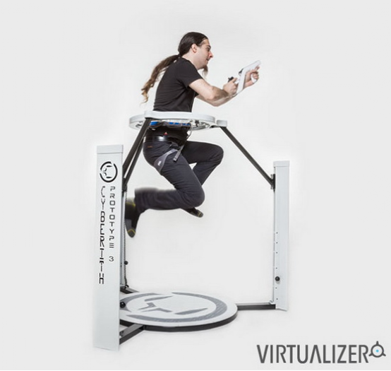 VR頭盔玩游戲不夠爽？加個虛擬現實跑步機試試