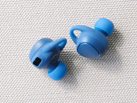 三星Gear IconX無線耳機開箱：外觀帥就夠了