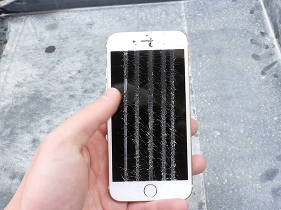 大寫的服！居然用切割機DIY最個性的iPhone 6s