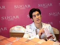 又見明星代言，SUGAR糖果時尚手機推新品F7