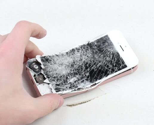 視頻：全球首虐！摧機狂魔玩死iPhone?SE