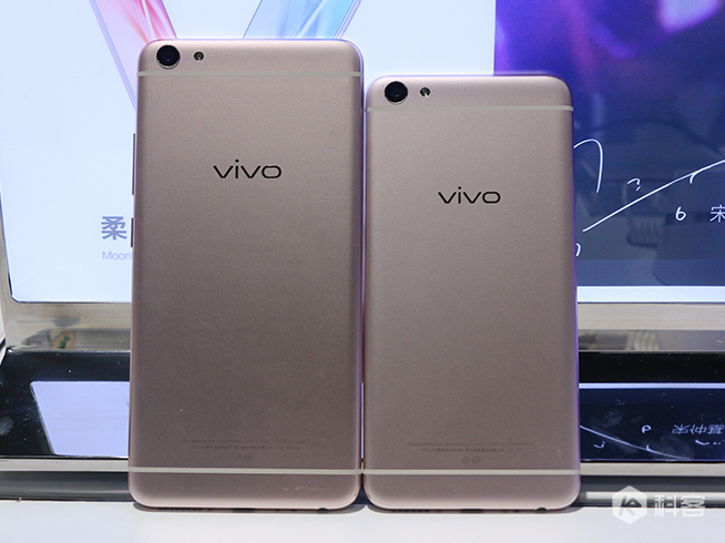 單看正面真是臉盲了，vivo X7/X7 Plus上手圖賞