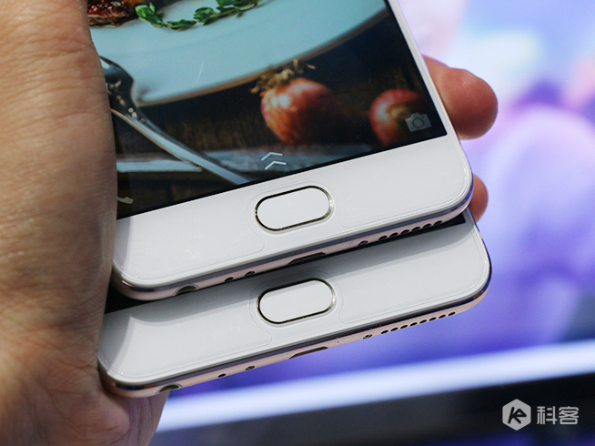 單看正面真是臉盲了，vivo X7/X7 Plus上手圖賞