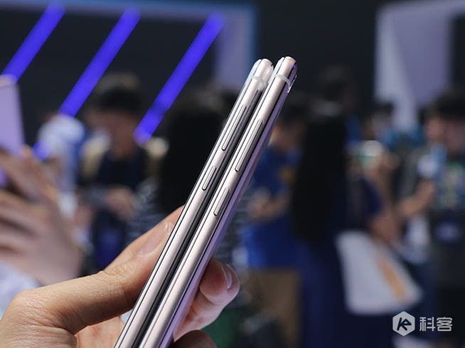 單看正面真是臉盲了，vivo X7/X7 Plus上手圖賞