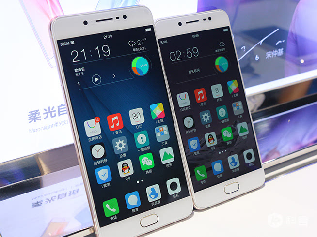 單看正面真是臉盲了，vivo X7/X7 Plus上手圖賞