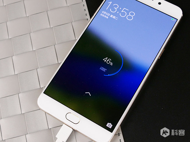 6英寸自拍大器！OPPO R9 Plus上手體驗