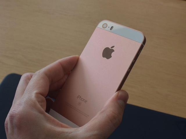 iPhone SE上手圖賞：別騙我！這不就是5s嗎？