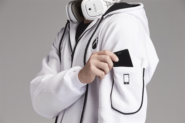 鵝妹子嚶 穿上這件衣服玩游戲會更加爽？
