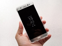 三星李在镕拿Note7上班 調侃記者用蘋果手機