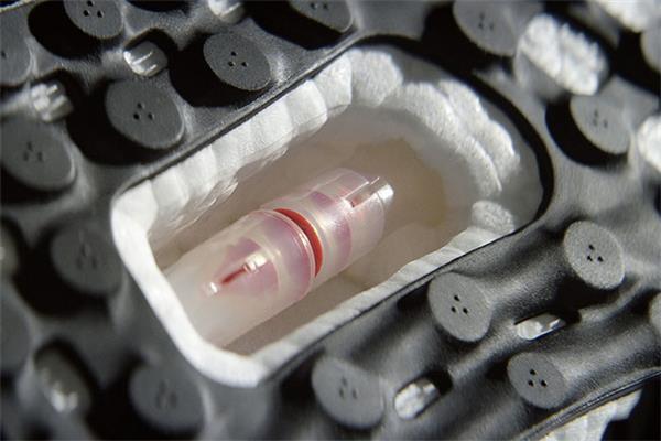 阿迪達斯推出限量版跑鞋：竟是機器人制作的
