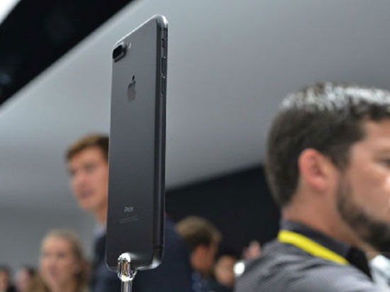 大戰將至！蘋果iPhone 8與三星S8將迎來一場“惡斗”