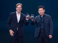 華為Mate 9發(fā)布：曲面屏版超萬元，黑科技再領(lǐng)先