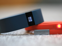 傳Fitbit擬收購競爭對手Pebble 智能手表廠商都要抱團(tuán)？